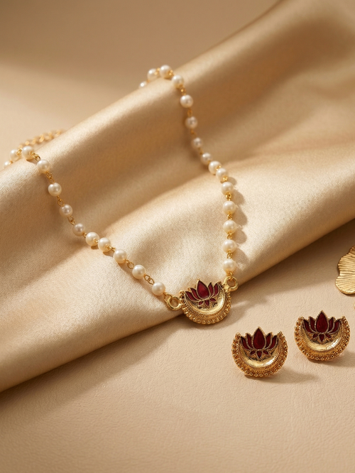 Anika lotus necklace