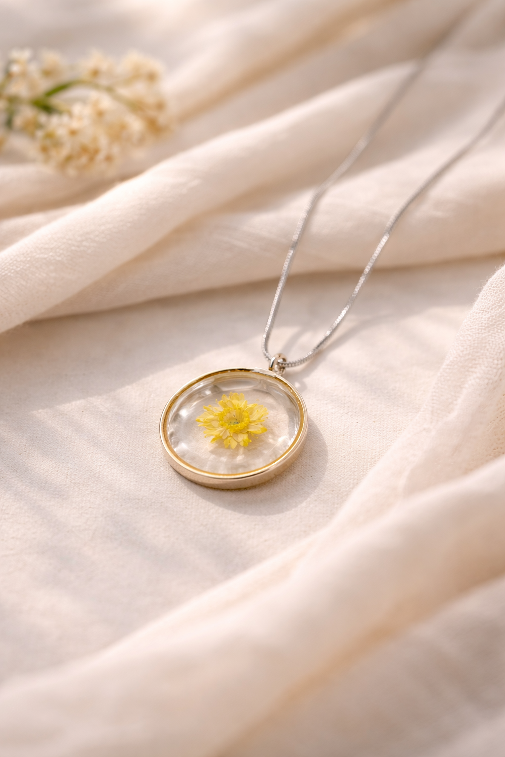 GOLDEN TERRARIUM CHAIN